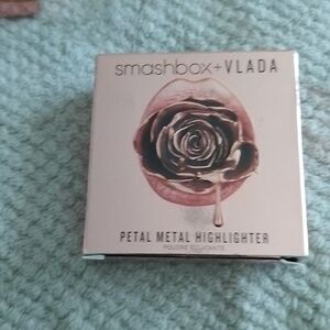 Smash box + Vlada Petal metal Highlighter